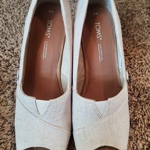 Toms sz 8 wedges.